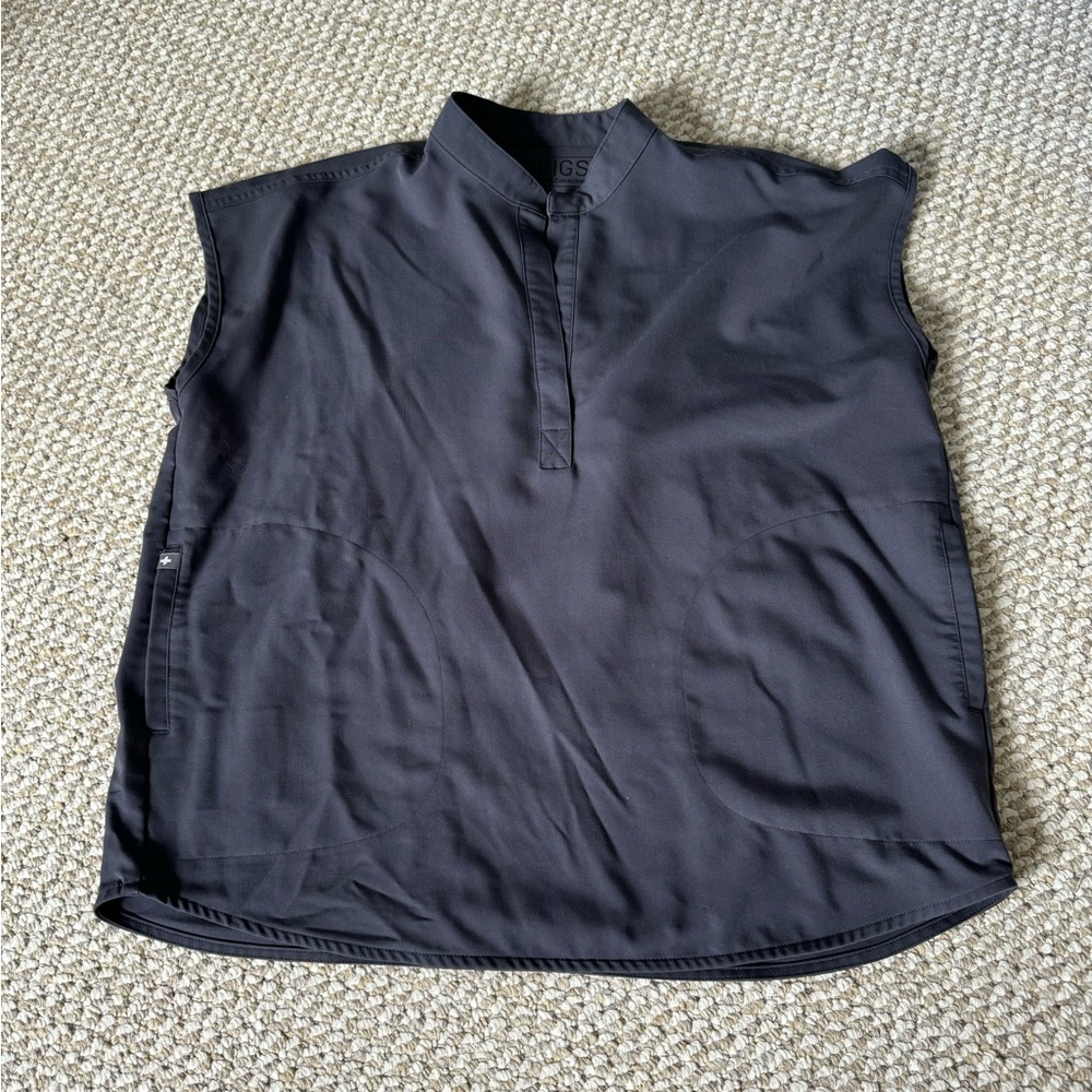 FIGS Rafaela Charcoal scrub top